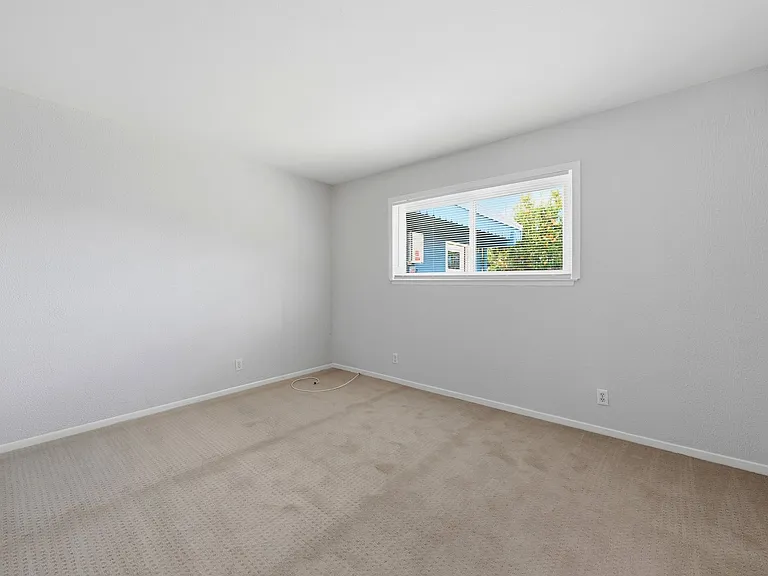 324 E Crystal Ave — Photo 12