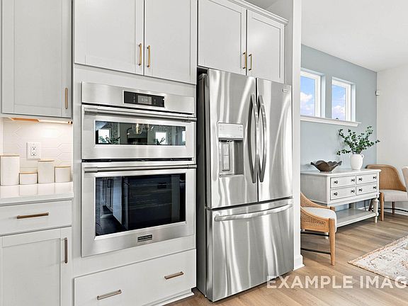 5th image of 563 Whinfield Pl