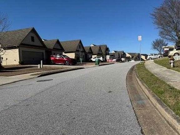 Exterior Neighborhood (street photo)