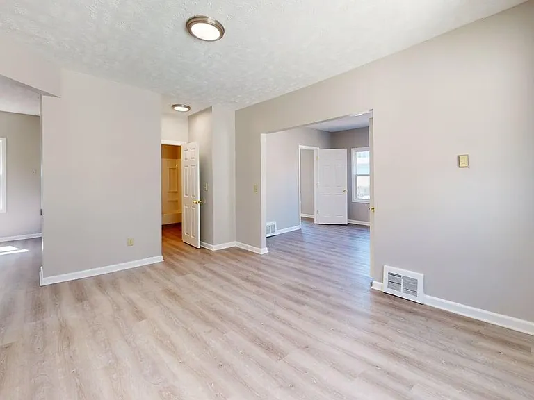 877 Rudyard Rd — Photo 6