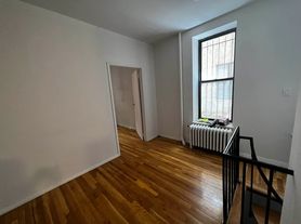 217 E 33rd St, New York, NY