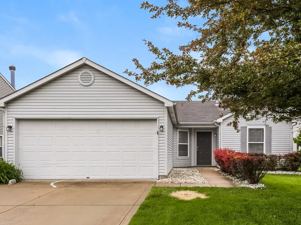 687 Hickory Pine Dr, New Whiteland, IN 46184