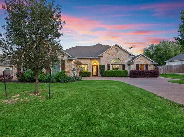 1308 Fort Collins Dr, Woodway, TX 76712