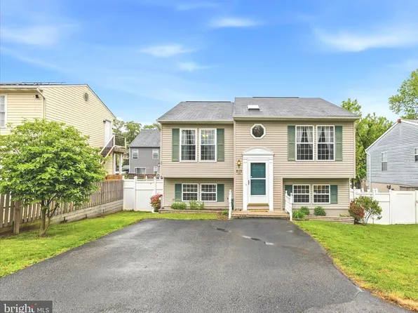 810 205th St, Pasadena, MD 21122