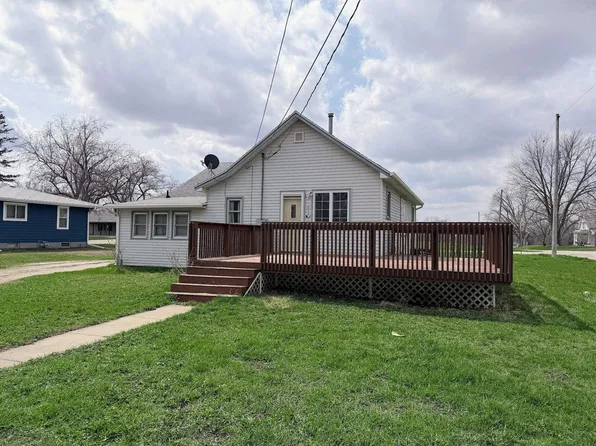 1402 Madison St, Emmetsburg, IA 50536