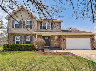 685 Winnebago Trl, Batavia, IL 60510