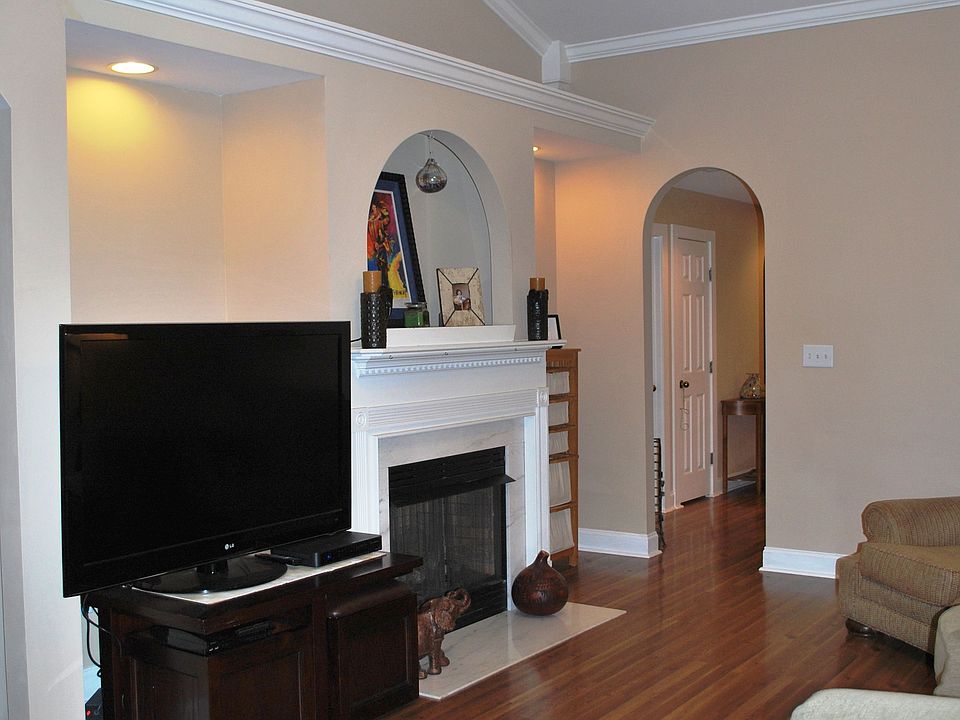 2nd image of 5651 Colony Ln