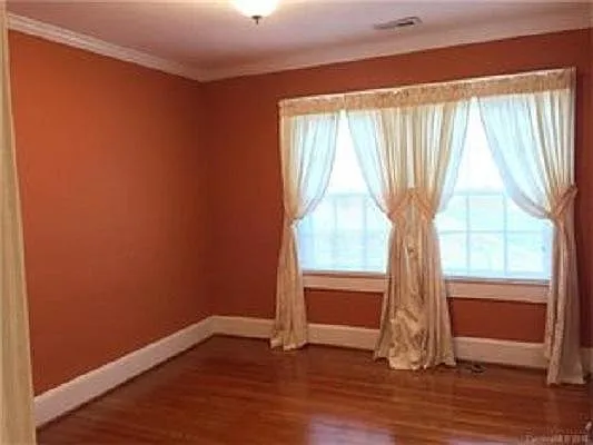 102 Hillcrest Ave SE — Photo 3