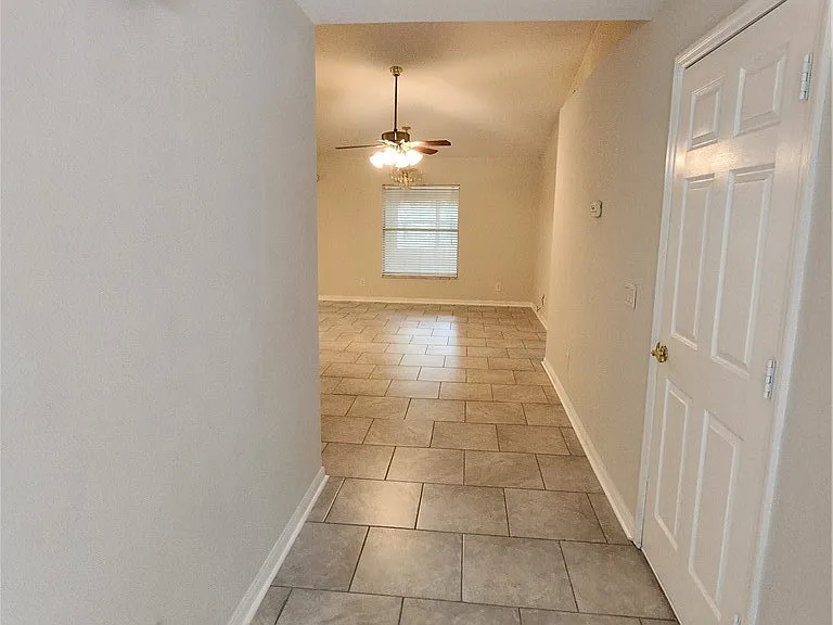 6521 E Grayson St — Photo 2