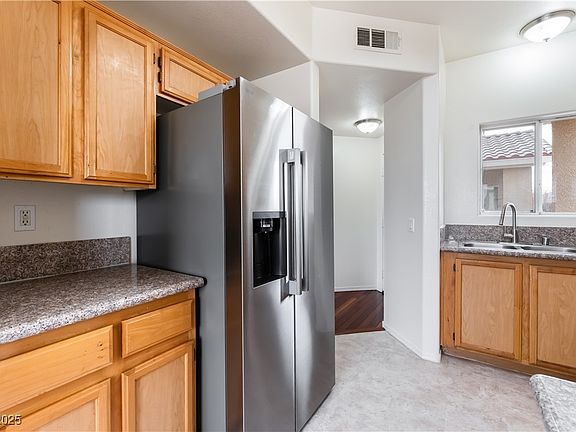 4th image of 1050 E Cactus Ave Unit 2088