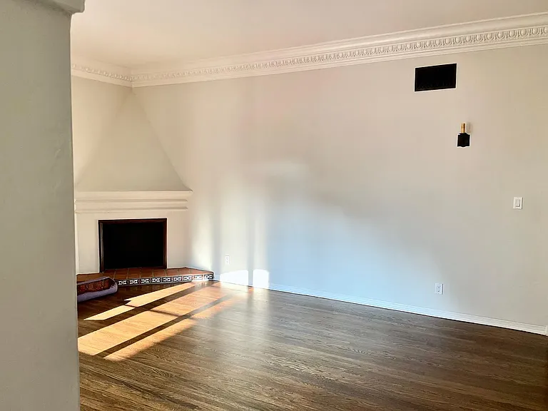 1330 N Harper Ave #108 — Photo 15