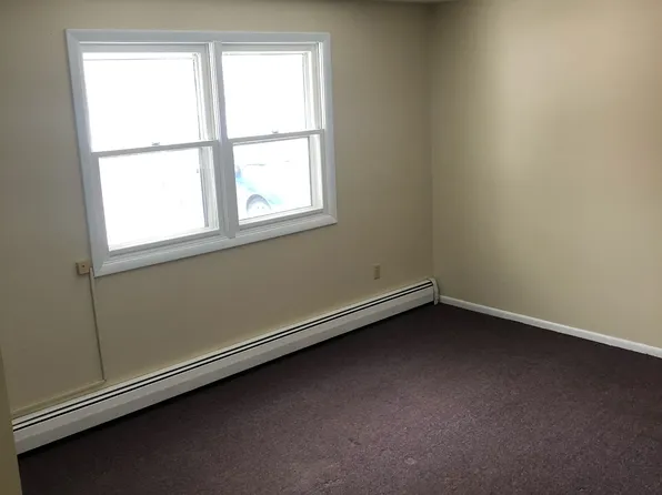 7 McNally Ter, Newport, ME 04953