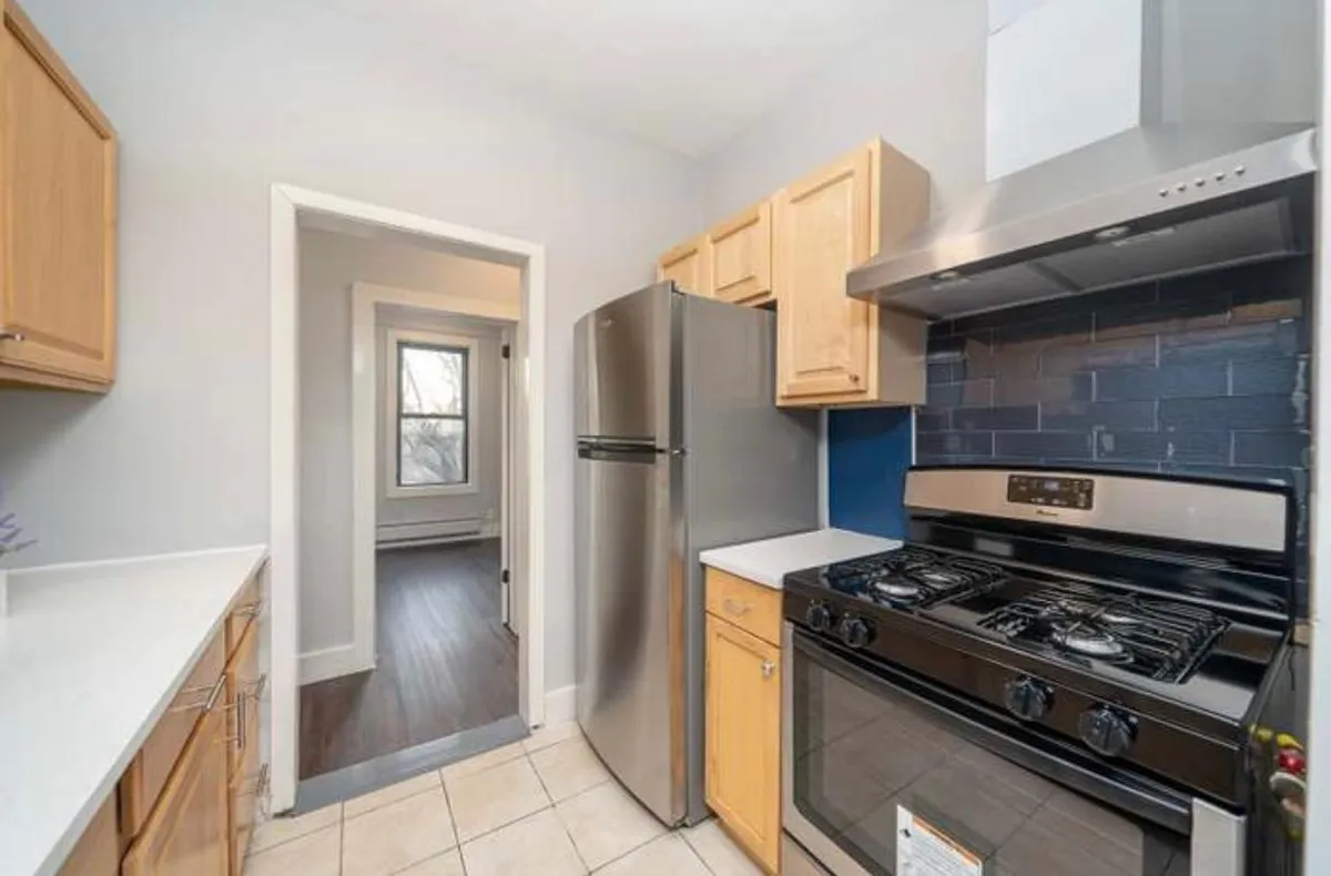 Primary Photo - 252 Custer Ave