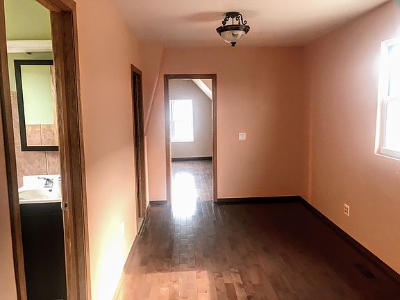 3rd image of 3014 N Gresham Ave