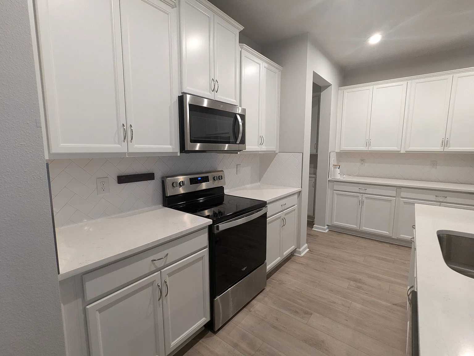 3 Bedroom Townhome with Loft — Photo 4