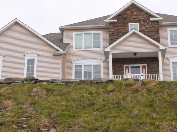 330 Canter Dr, Dallas, PA 18612