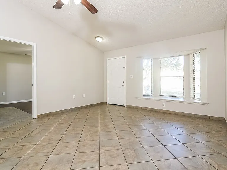 4085 Scotland St — Photo 5