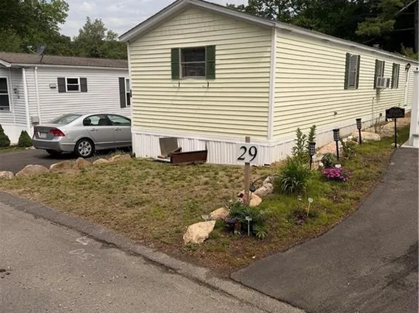 31 Foxtrot Dr, Charlestown, RI 02813