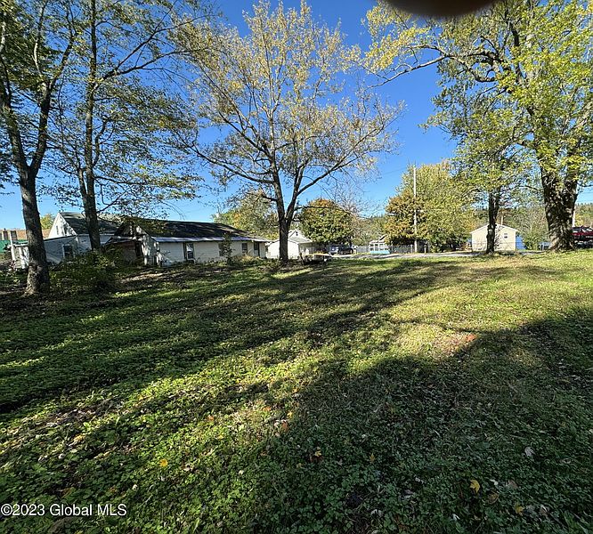 4th image of 180 Spring Road