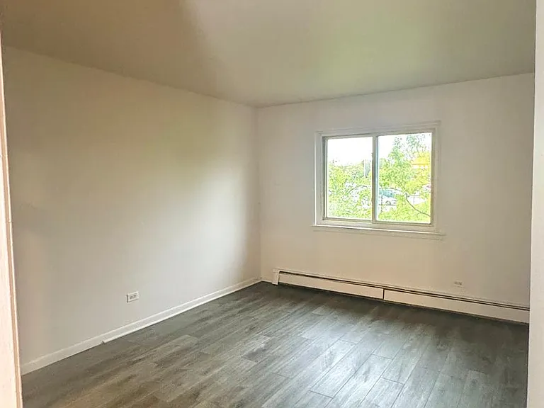 1175 Valley Ln #202 — Photo 7