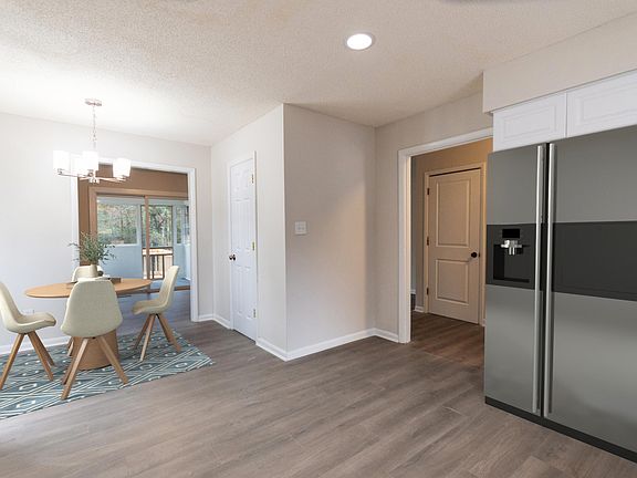 5th image of 6001 Applewood Ln