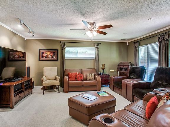 5th image of 533 Greenleaf Dr