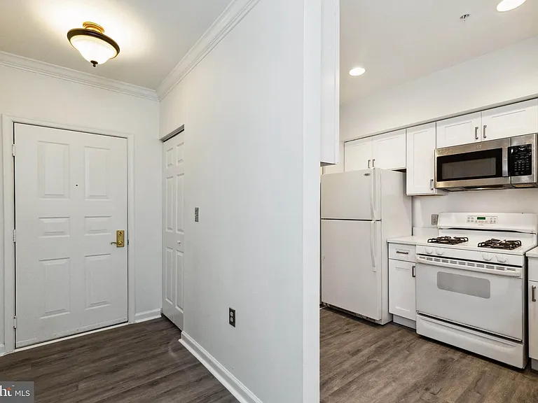12915 Alton Sq #114 — Photo 11