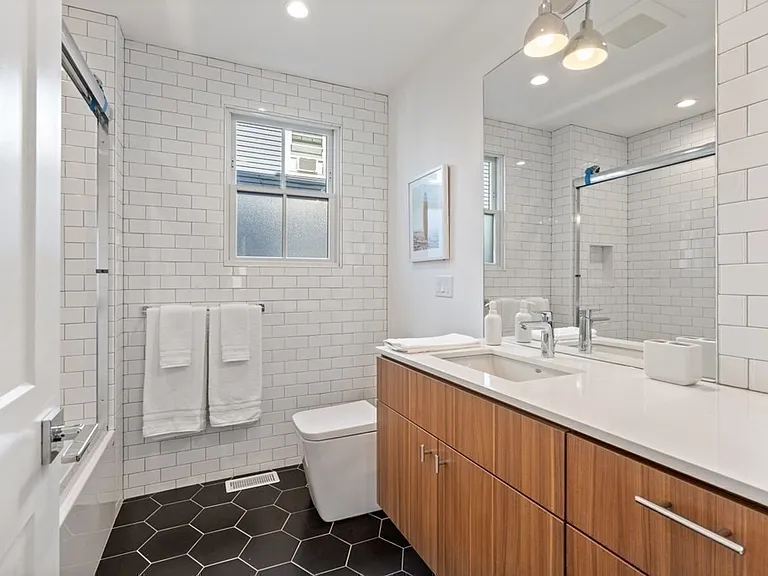 27 Saxton St #1 — Photo 5