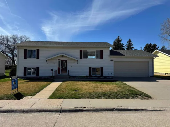 1119 Maberly St, Holdrege, NE 68949
