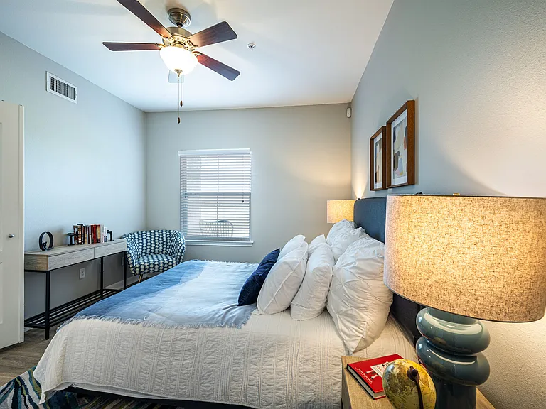 Baypoint Apartments — Photo 92