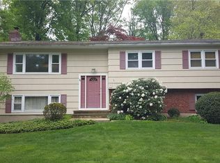 9 Hearth Ct, New City, NY 10956