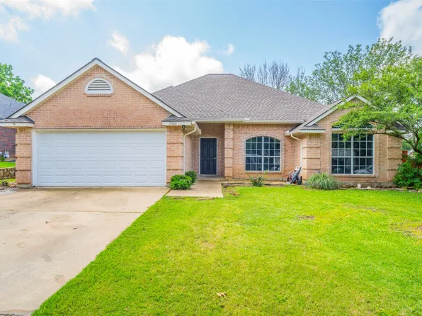 7504 Brentwood Ct, North Richland Hills, TX 76182