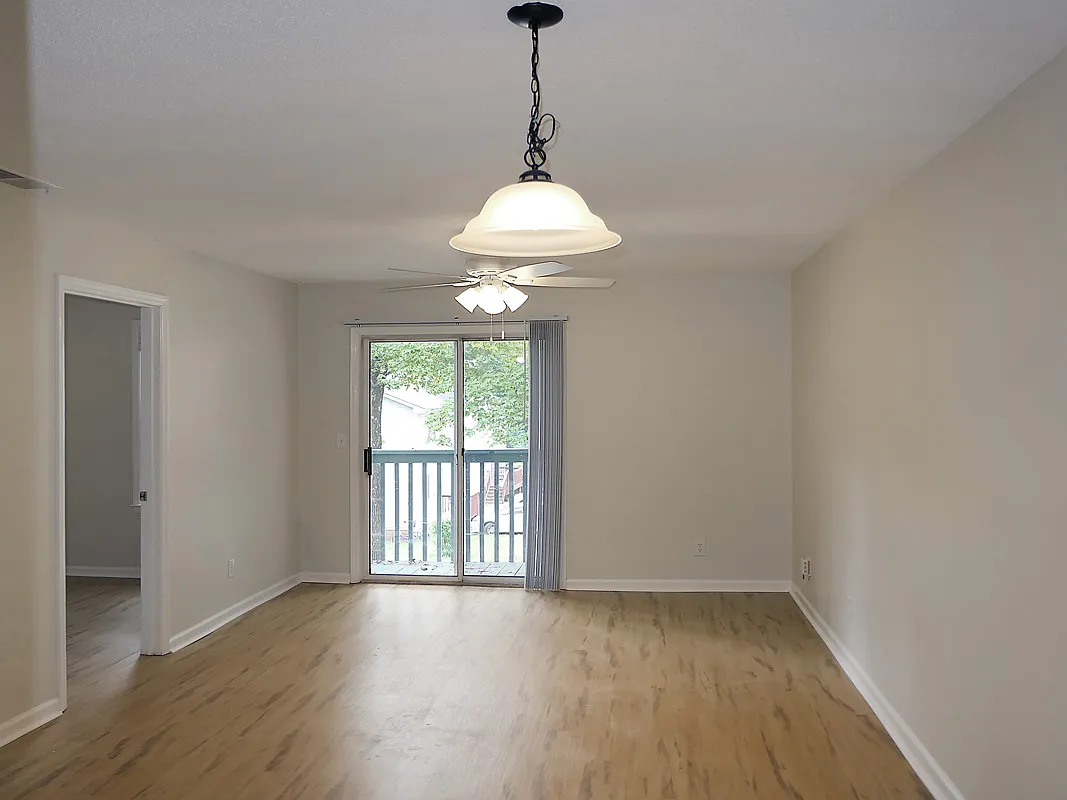 2 bed, 1.5 bath, 840 sqft, $1,050 — Photo 4