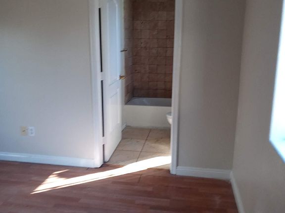 4th image of 1552 E 107th St
