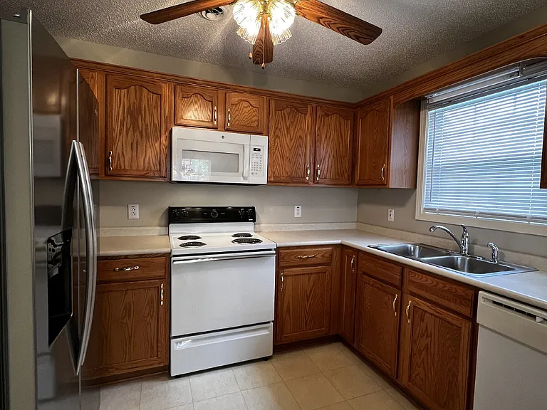 3427 Poplar Hl — Photo 26