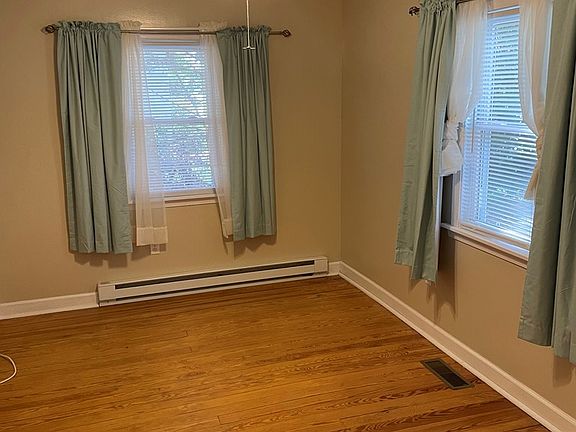 2nd image of 18318 Staunton Ave