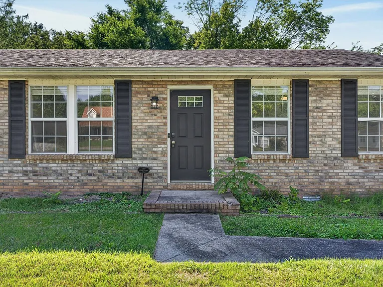 727 Acorn Dr — Photo 3