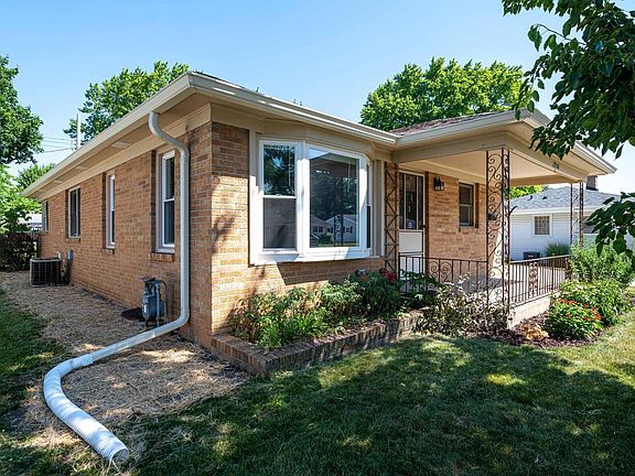 3rd image of 2906 Delaware AVENUE