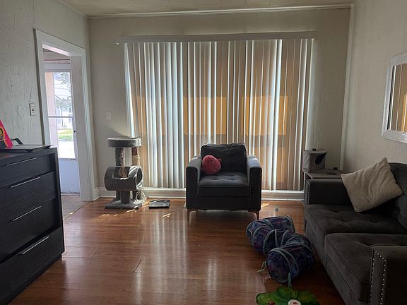 5th image of 518 12th Ave