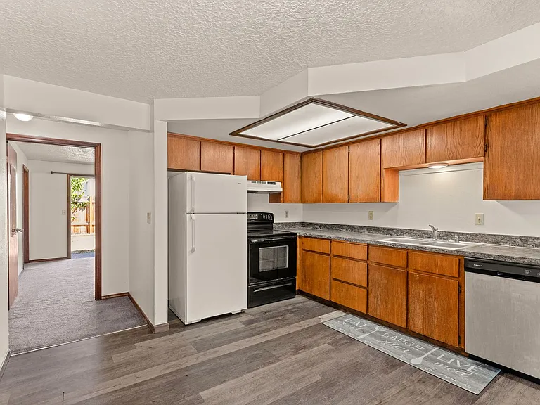 3605 NE 49th St — Photo 15