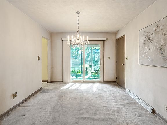 5th image of 1072 Ceylon Cir