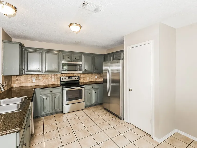 617 Saint Eric Dr — Photo 8