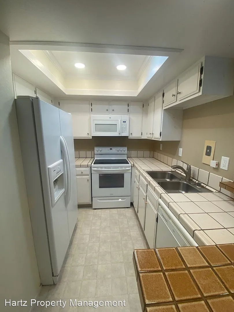 1077 Wesley Ct APT 3 photo 1