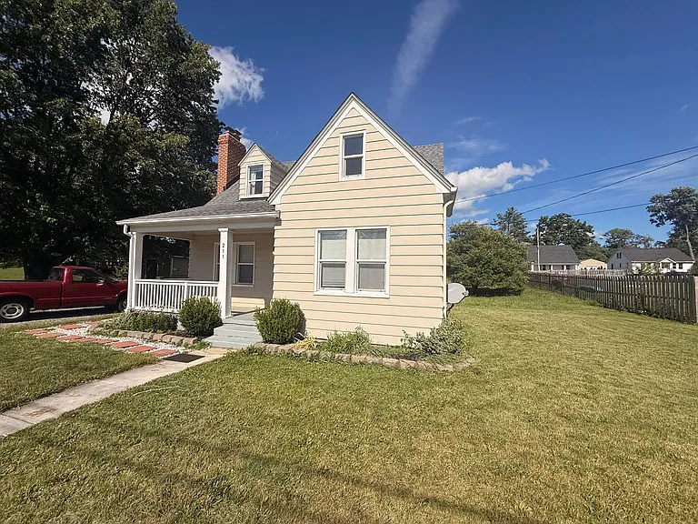 211 Hagan St — Photo 2