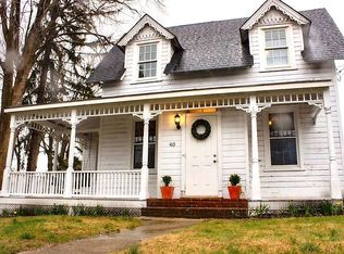 40 Woolsey St, Huntington, NY 11743