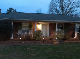 520 Oak Hill Dr, Alexander City, AL 35010