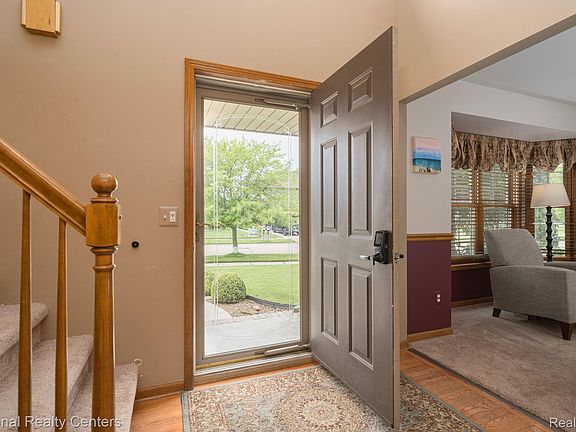 4th image of 48634 Lafayette Dr