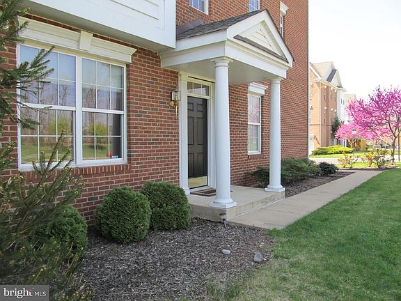 2nd image of 20460 Greymont Ter
