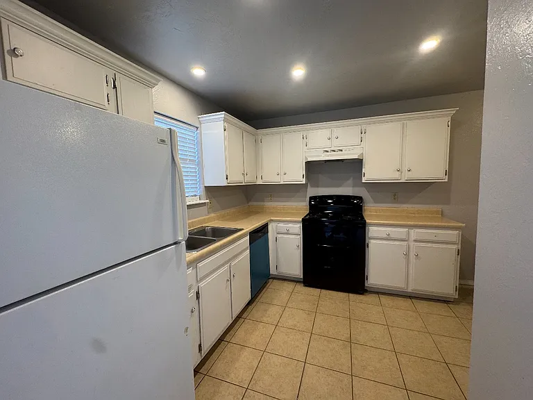 8199 NW 23rd St — Photo 4