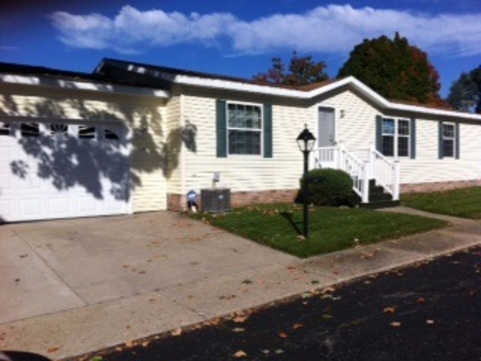 1st image of 214 Pinewood Dr